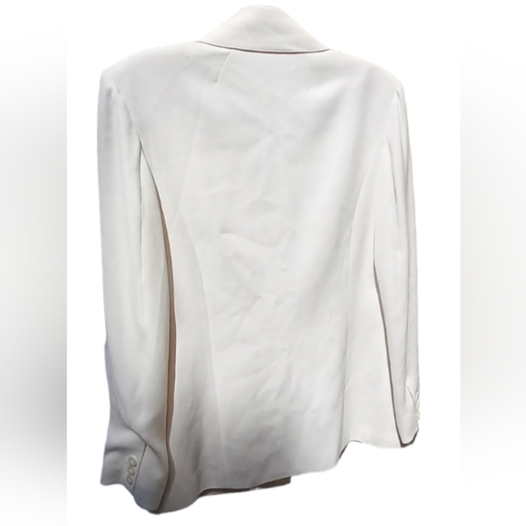 ST John Ivory-White Blazer NWOT p to p 20" - Picture 4 of 10